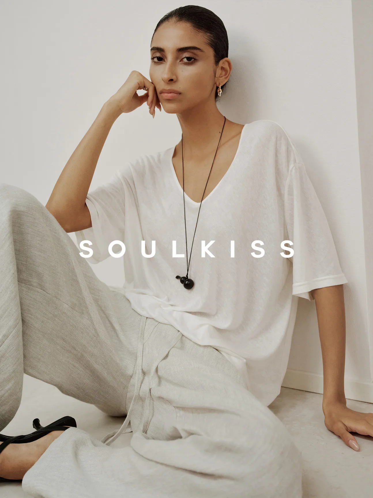 

Soulkiss Women's Loose Fit V-Neck T-Shirt Lenzing Lyocell Linen Blend Breathable Comfortable Summer Casual Wear