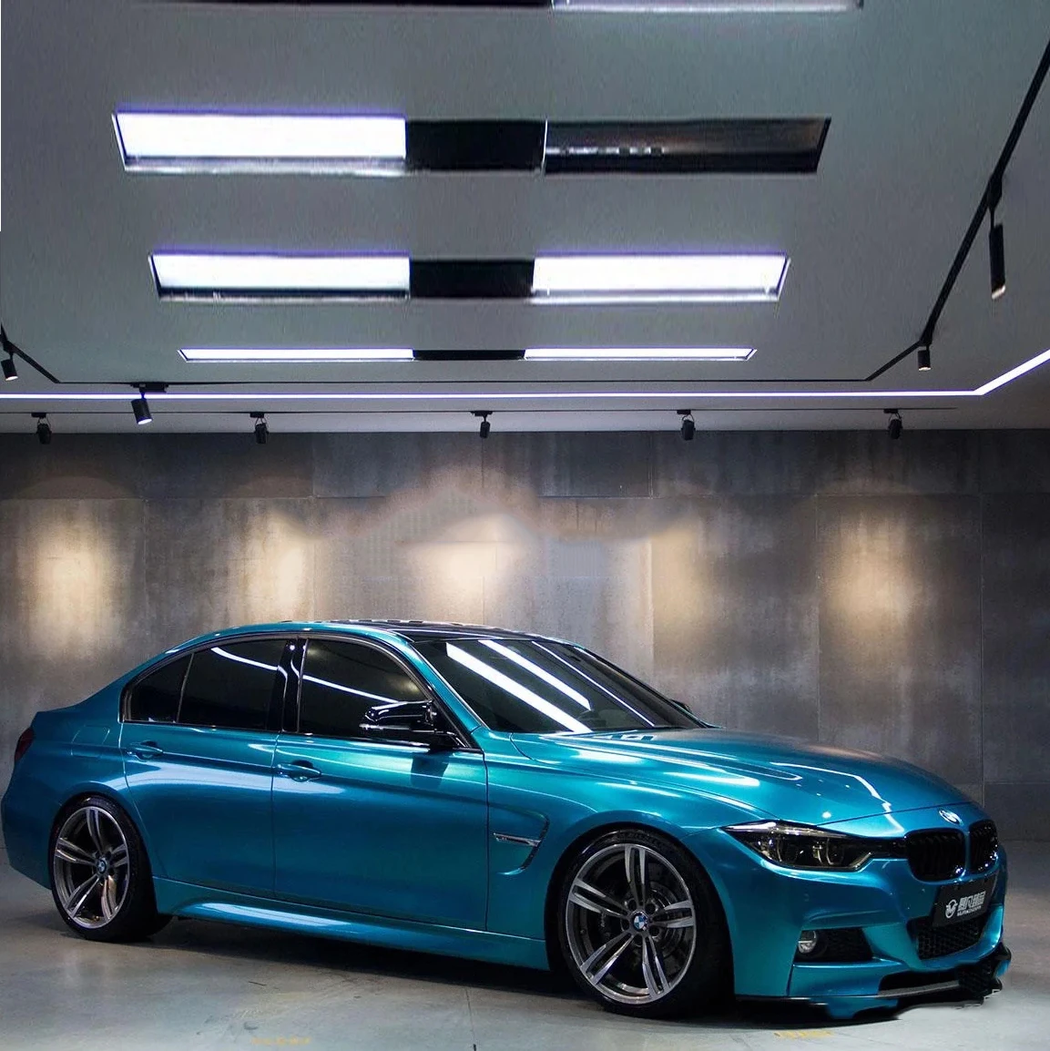 

Супер яркая синяя глянцевая металлическая автомобильная наклейка, пленка на заказ, автомобильная пленка, пляжная синяя виниловая пленка для стайлинга автомобилей