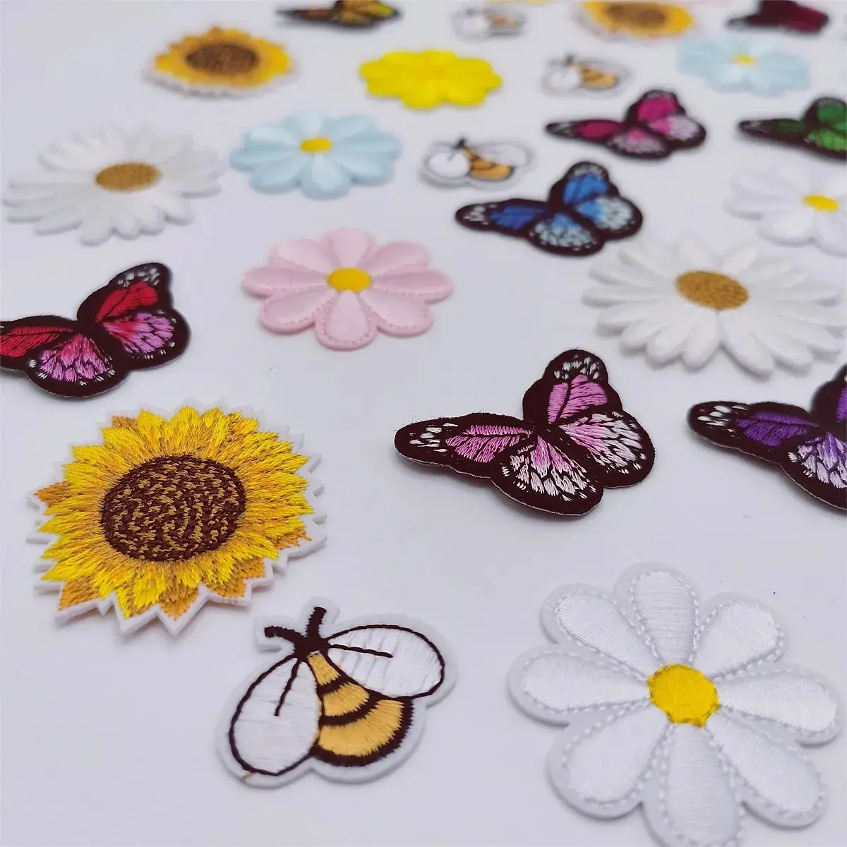 40pcs Embroidered Iron On Patches Mix Butterflies Daisy Sunflowers Bees Appliques For Clothes DIY Badge Sticker Sewing Accessory