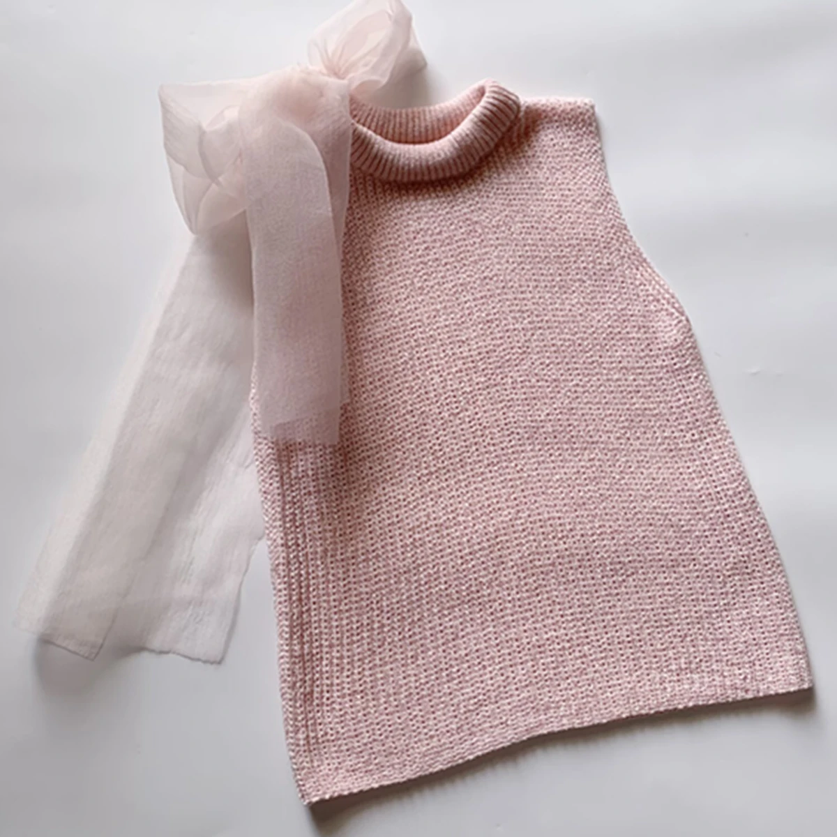 

Maxdutti Minimalist Sleeveless Pink Knitted Tank Top Mesh Bow Contrasting Sleeveless Sweater Women Pullover Tops