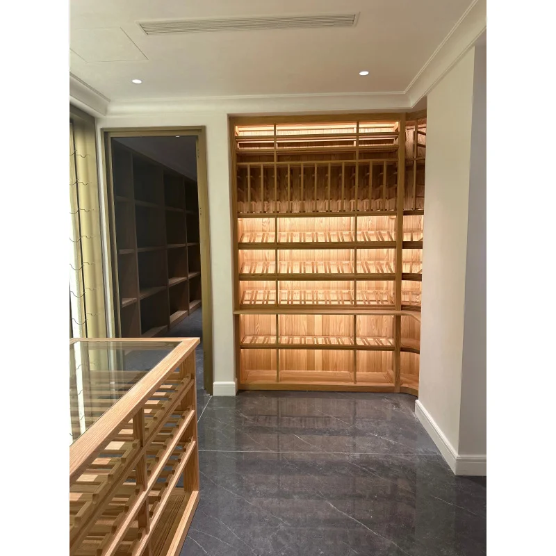 

Винный шкаф-витрина из массива дерева с выдвижной секцией и местом для сигар, для дома, вместимостью 20-29 бутылок.