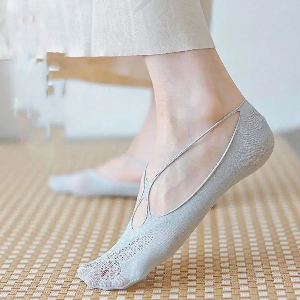 

1 pair New Breathable Hollow Out Mesh Socks Invisible Anti Slip Lace Short Socks Fashion Solid Color Slippers Boat Socks
