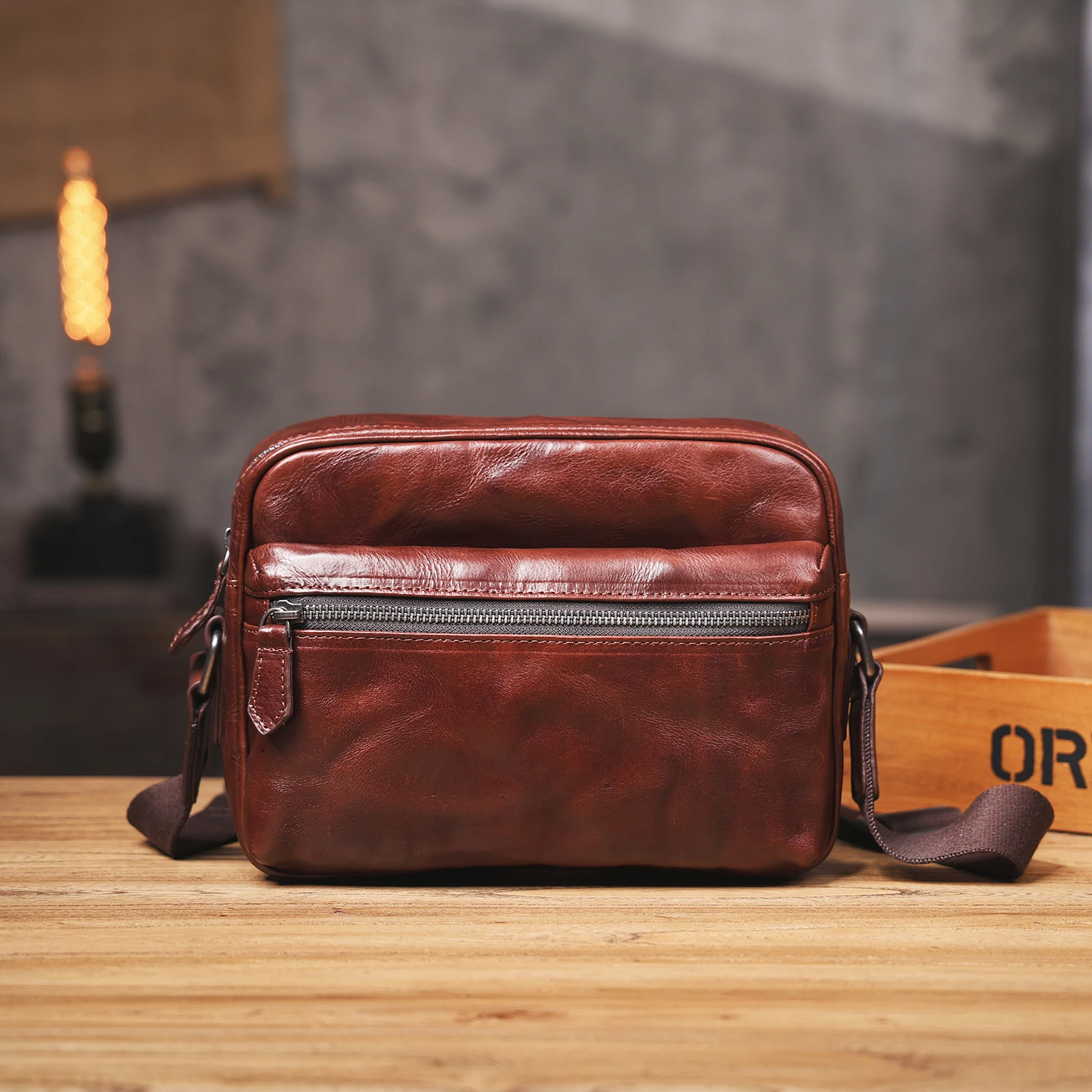 Echte Leder-Umhängetasche für Herren, einfache Rindsledertasche, hochwertiges, pflanzlich gegerbtes Leder, modischer Casual-Stil. – Detail 19