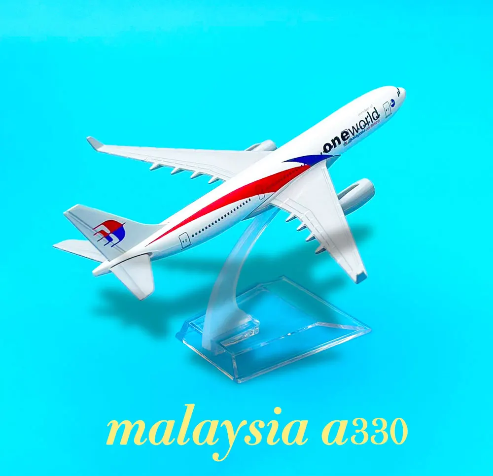 

Scale 1:400 MALAYSIA A330 Airlines Boeing Aircraft Model - Ideal Addition to any Diecast Aircraft Collection