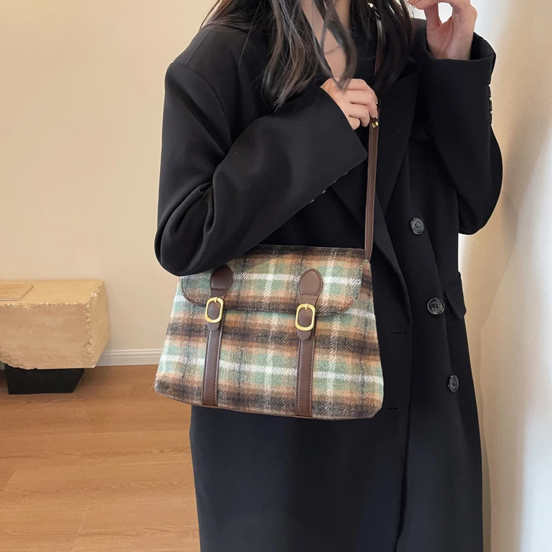 Women 2023 Autumn Winter Woolen Plaid Shoulder Bag Vintage Flap Satchel Commute All-Match Crossbody Bag High Quality Handbag