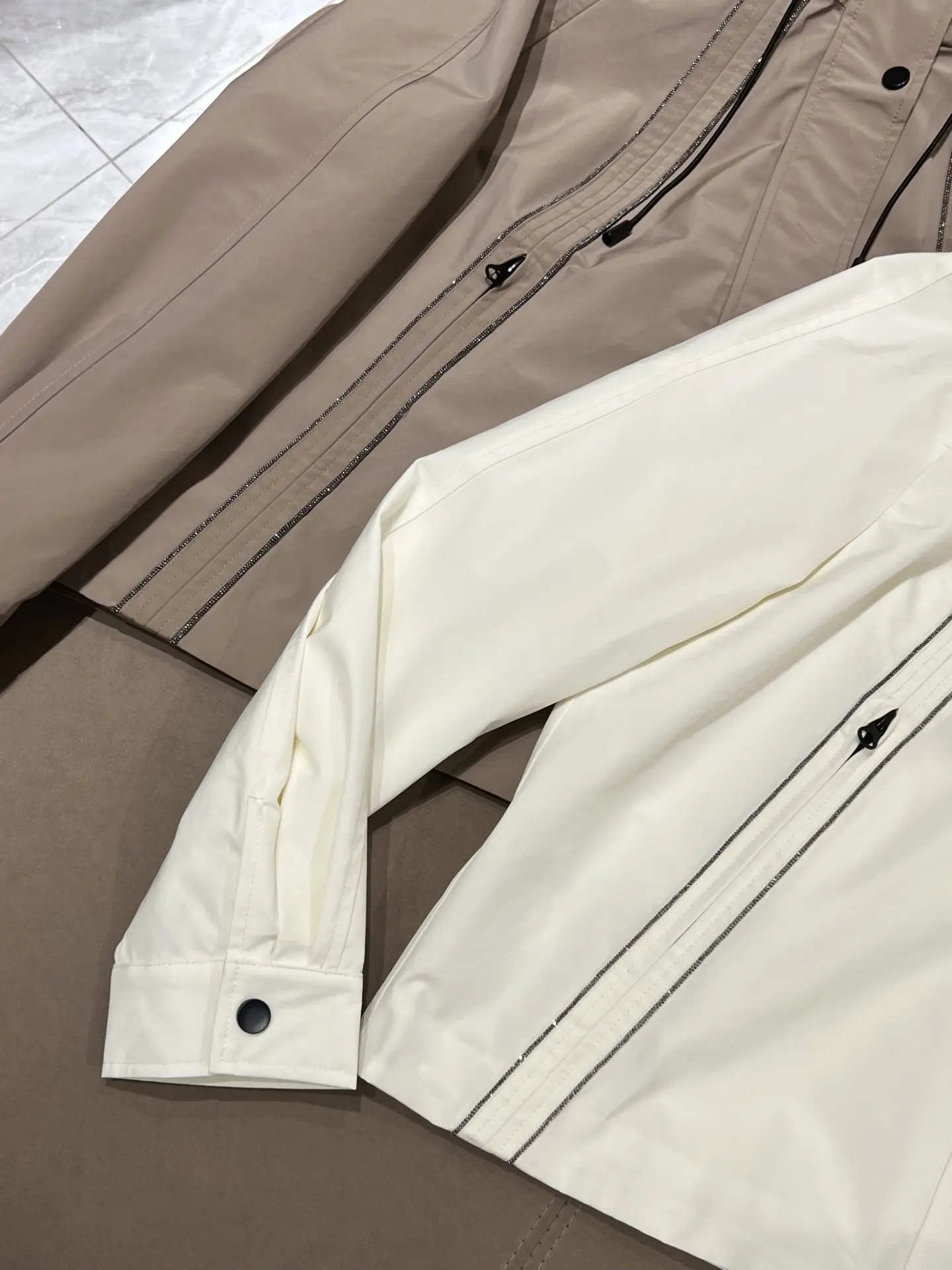 

Женская высококачественная новая укороченная повседневная куртка с капюшоном Весна 2026