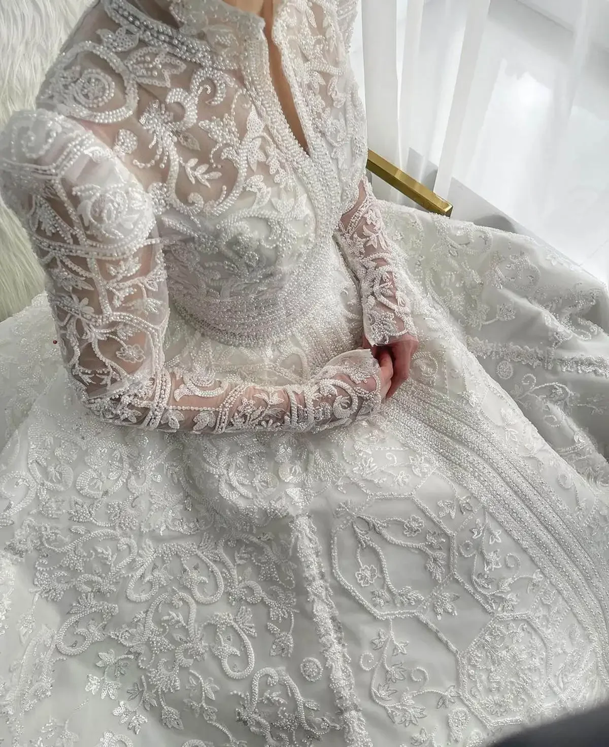 Luxury Pearl Wedding Dresses Sequins Beading High Neck Bridal Gowns Muslim Long Sleeve Customized A Line Dress Vestido de novia