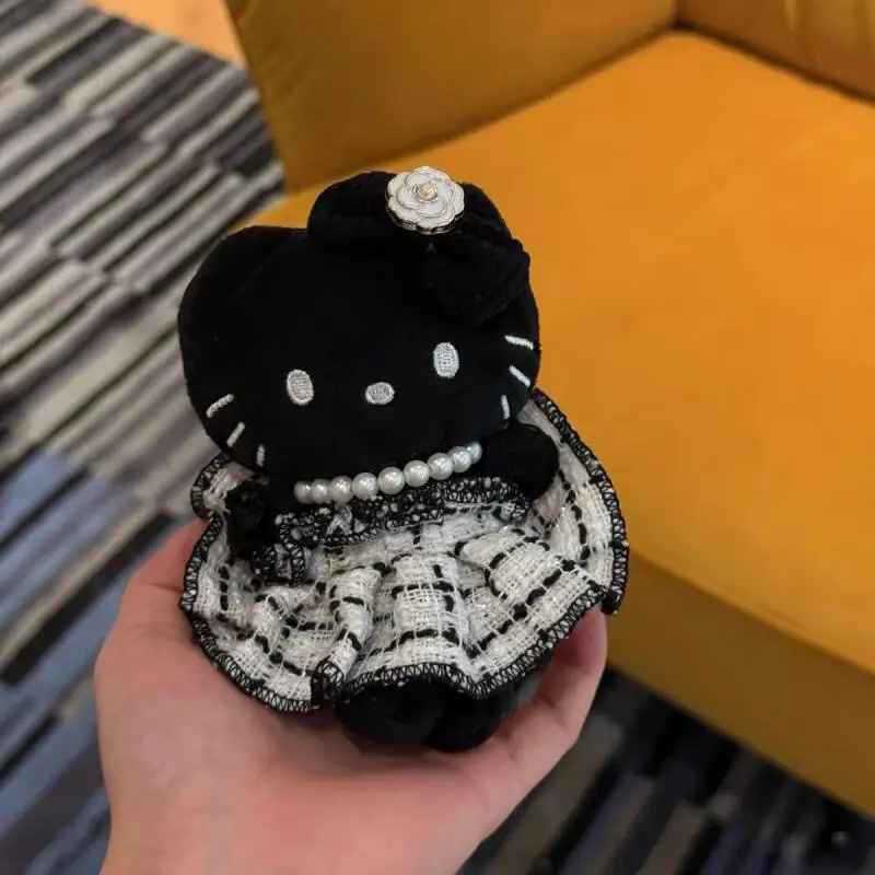 サンリオ ハローキティ ブラック ハート型ドレス ぬいぐるみ かわいいバックパック キーホルダー ぬいぐるみ チェーン 女の子への誕生日プレゼント