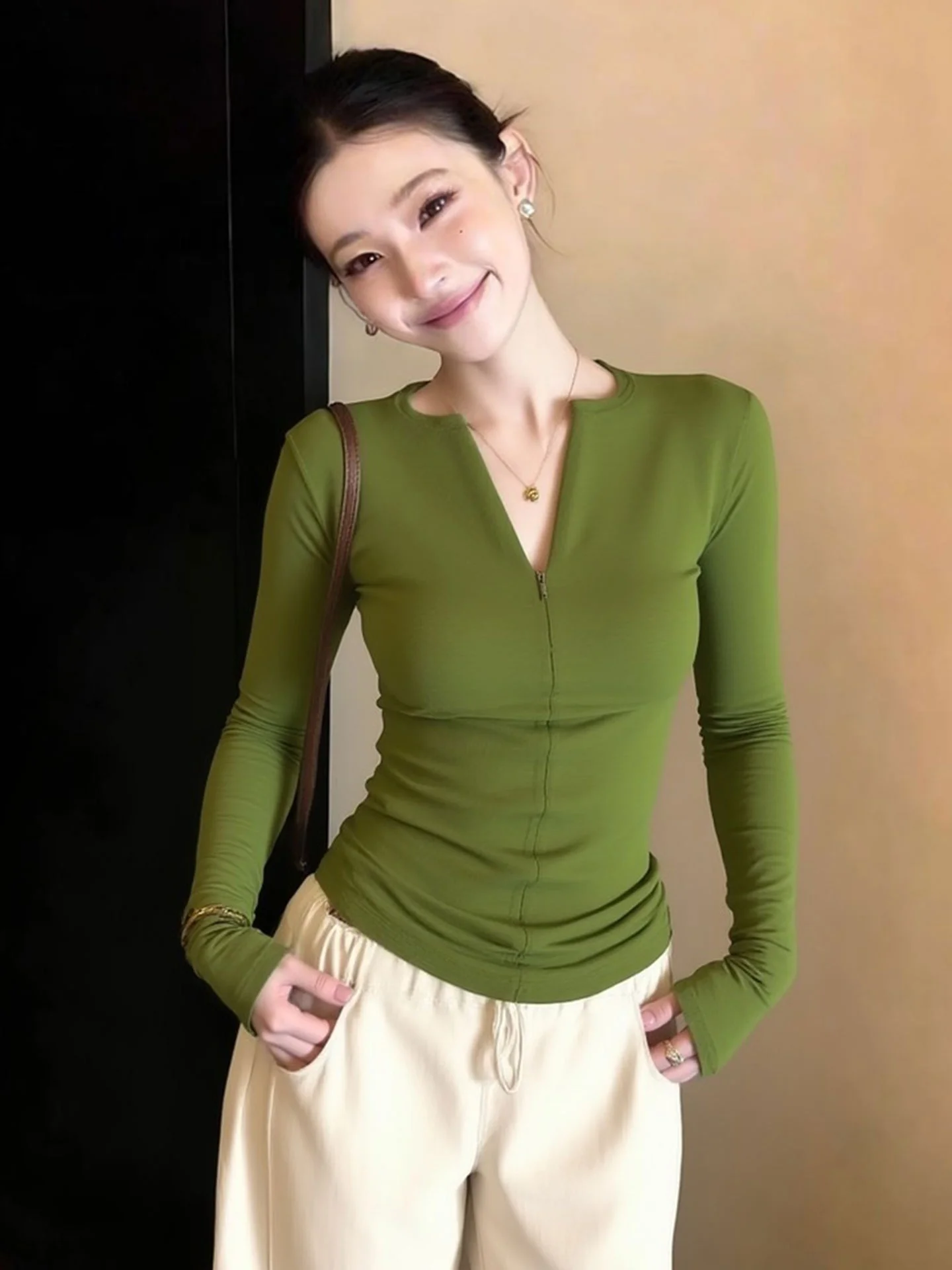 

Женский модный корейский шелковый топ с длинным рукавом, однотонный, с V-образным вырезом и молнией, для повседневной носки