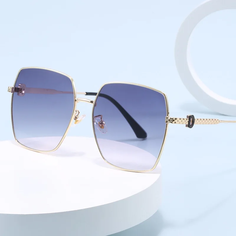 

‌2025 New Square Oversized Sunglasses Women - Trendy Gradient Metal Frame Fashion Shades UV400