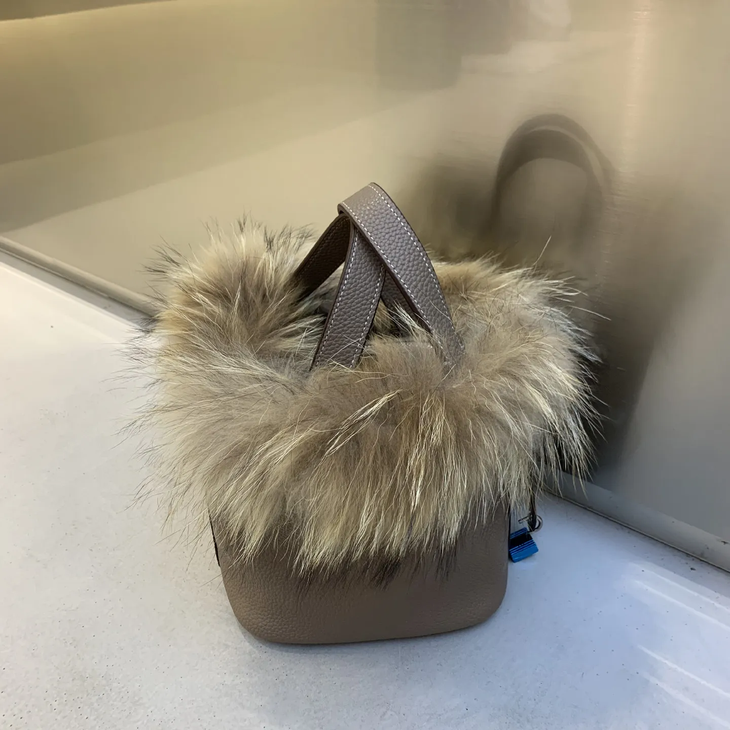 Autumn Winter New Style Large Capacity Women's Handbag Fur  Hair Bucket Bag Single Shoulder Bag Crossbody Bag Casual Sim...