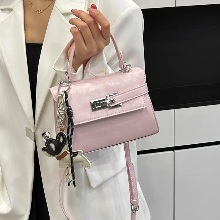 

Новая женская сумка через плечо 2026 года: однотонная, повседневная, модная, универсальная, простая, ретро, легкая, люксовая, трендовая сумка-мессенджер