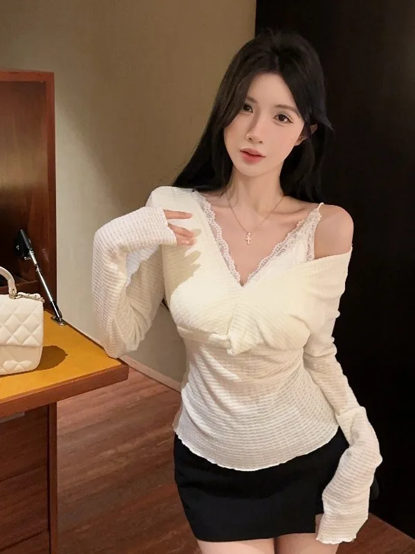 

Pure Desire Sexy V-neck White Lace Splice Fake Two-pieced Long Sleeve Base Shirt Women Autumn Winter Inner Wear Ladies Top