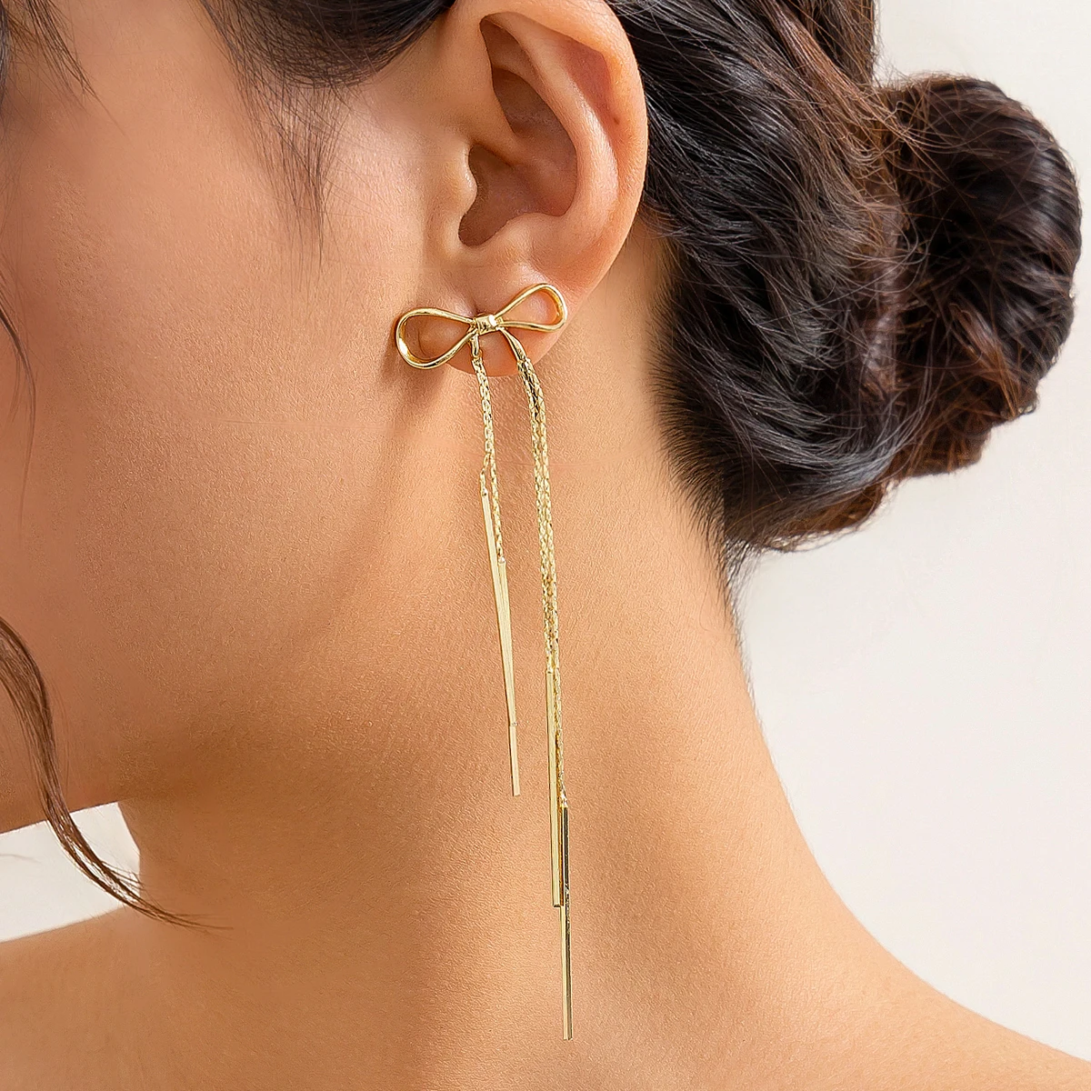 

2024 Summer New Fashion Long Gold Chain Tassel Bowknot Earrings Women's Sweet Jewelry for Photo Travel