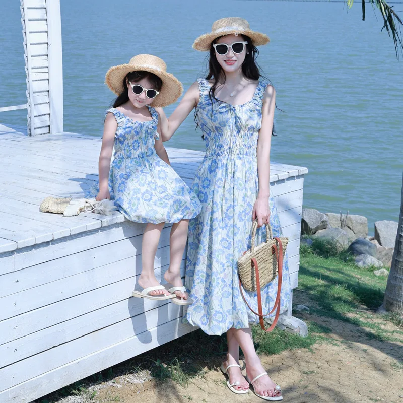 

2026 Summer Mother Daughter Matching Dresses Sleeveless Korean Floral Cotton Slim Beach Vacation Family Look for Kids Girls