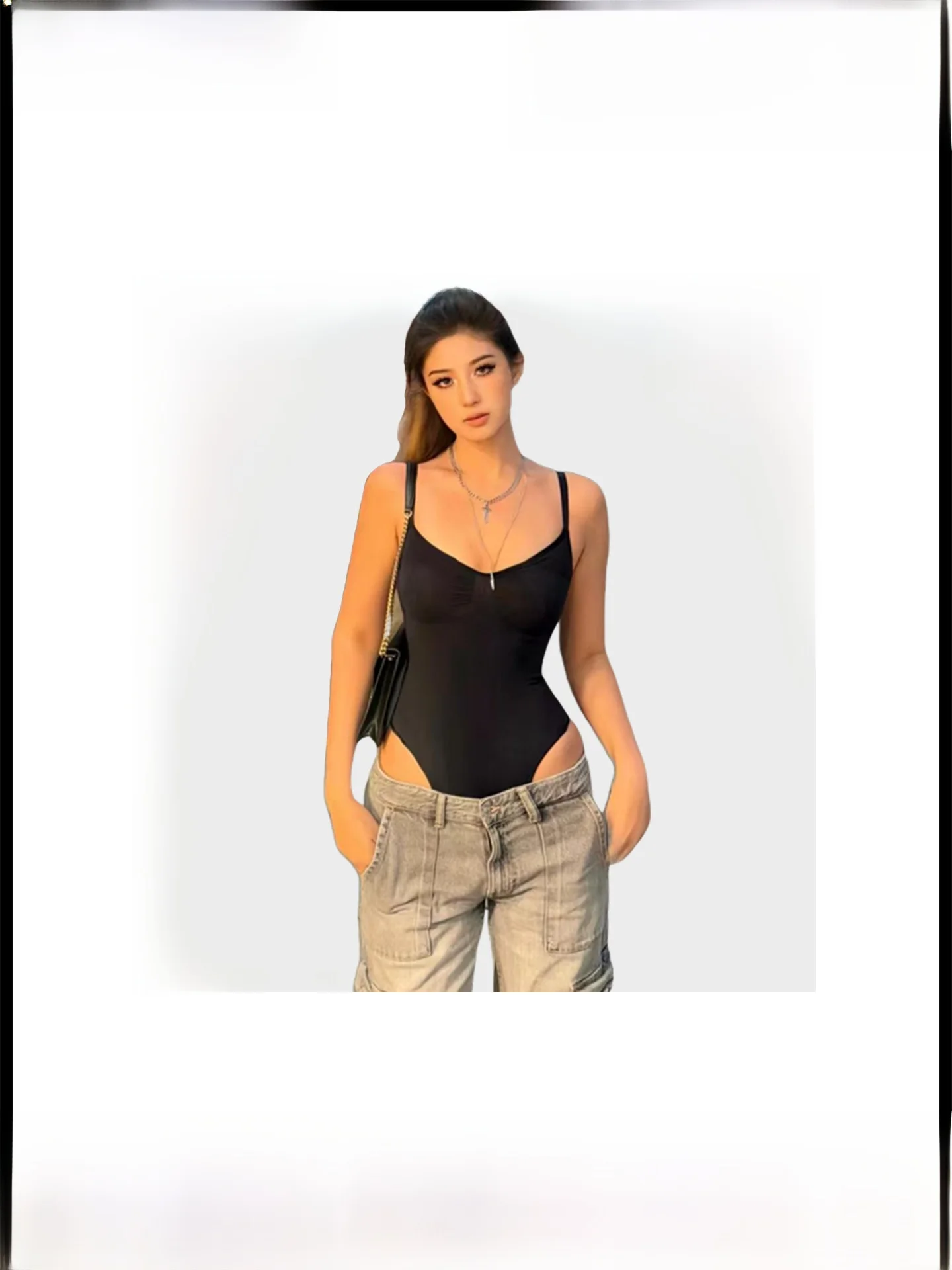 

Ультраудобный утягивающий топ-бюстье Kardaian с V-образным вырезом и шорты с завышенной талией из хлорсодержащего смесового материала