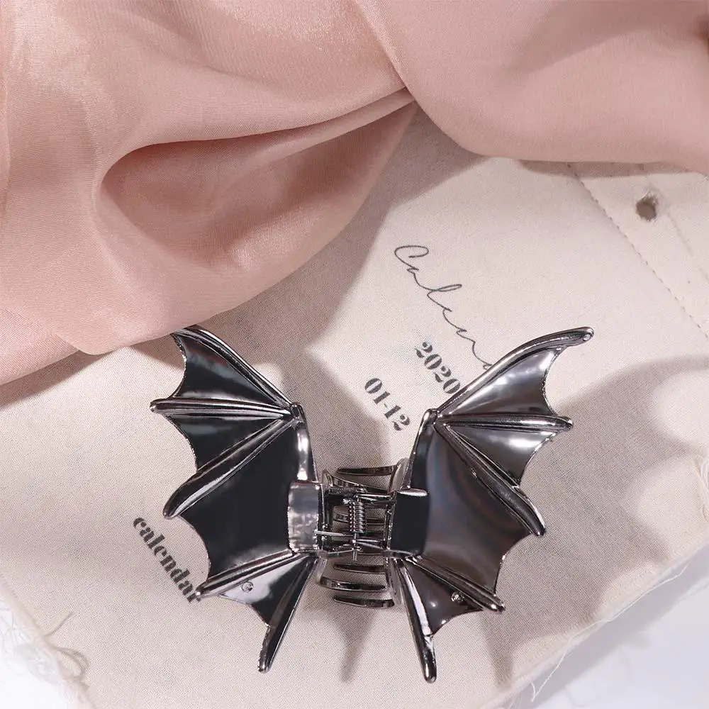 

Funny Y2k Bat Claw Clip Korean Style Shark Clip Bat Wing Hair Claw Hair Accessories Crab Clip Bat Hairpin Streetwear