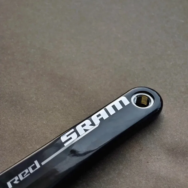 Coleção moderna de decalques artísticos "SRAM Brand & Red", perfeita para viseiras de capacete, tampas de laptop, mostrando um ciclismo legal - aparência temática