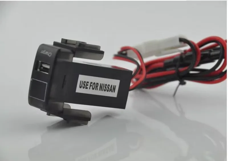 شاحن سيارة ABS 5 فولت 2.1A LED محول الضوء اكسسوارات USB واجهة المقبس لنيسان/قاشقاي/تيدا/X-trail/صني/NV200/Teana