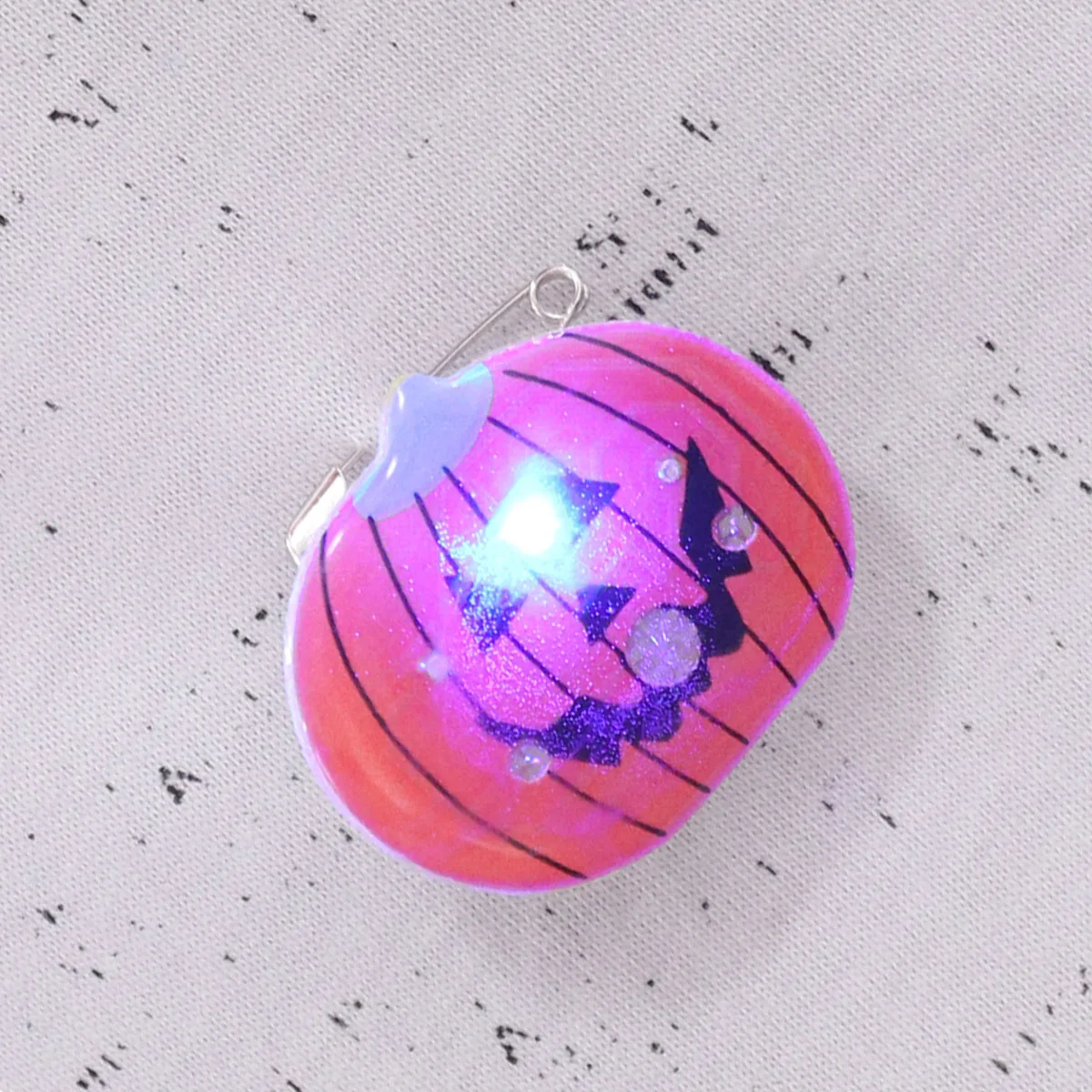 

Halloween Brooch Pin Glowing Luminous Pumpkin Badge for Party Favors Costume Decoration Unique Night Glow Halloween Pin