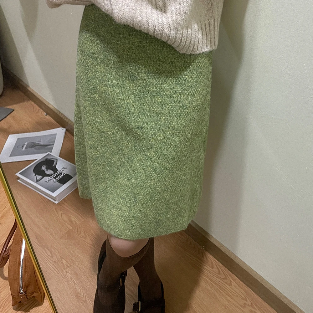 

Knitted a-shaped skirt women's autumn and winter new temperament simple and versatile fresh medium and long skirt