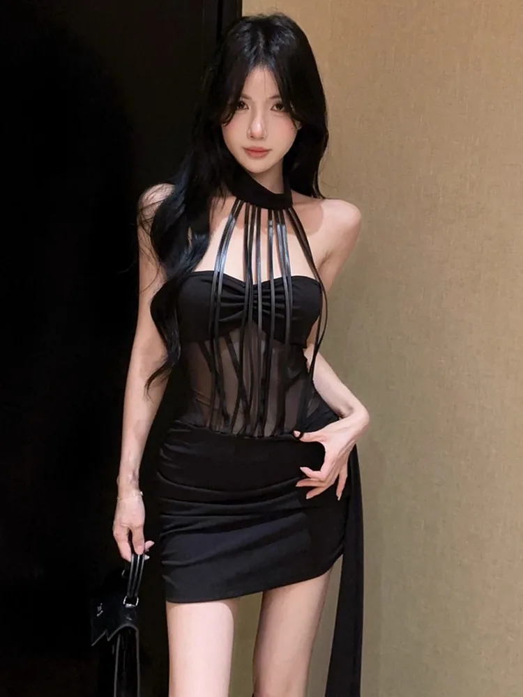 Foamlina 섹시한 홀터넥 민소매 드레스 여성용 패션 시어 메쉬 패치워크 스트랩 타이트 핏 주름 백리스 미니 파티 드레스