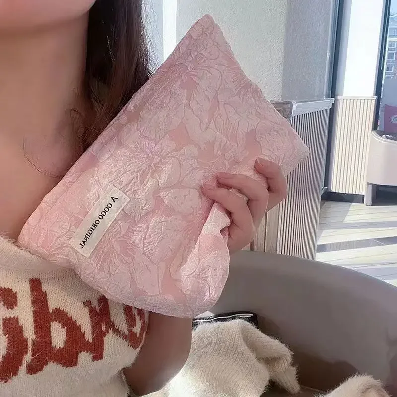 Tragbare Tasche mit rosa Blumenprägung, stilvolle schöne Kosmetiktasche, einfache Aufbewahrungstasche mit großem Fassungsvermögen, geeignet für den täglichen Gebrauch – Detail 16