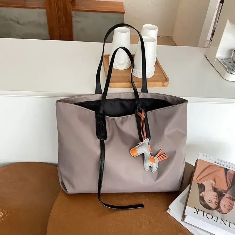 High-quality Nylon Large tote Bag Zipper Opening Large-capacity Woman Handbag OL Commuter Shopping Bag Pendant Shoulder Handbag