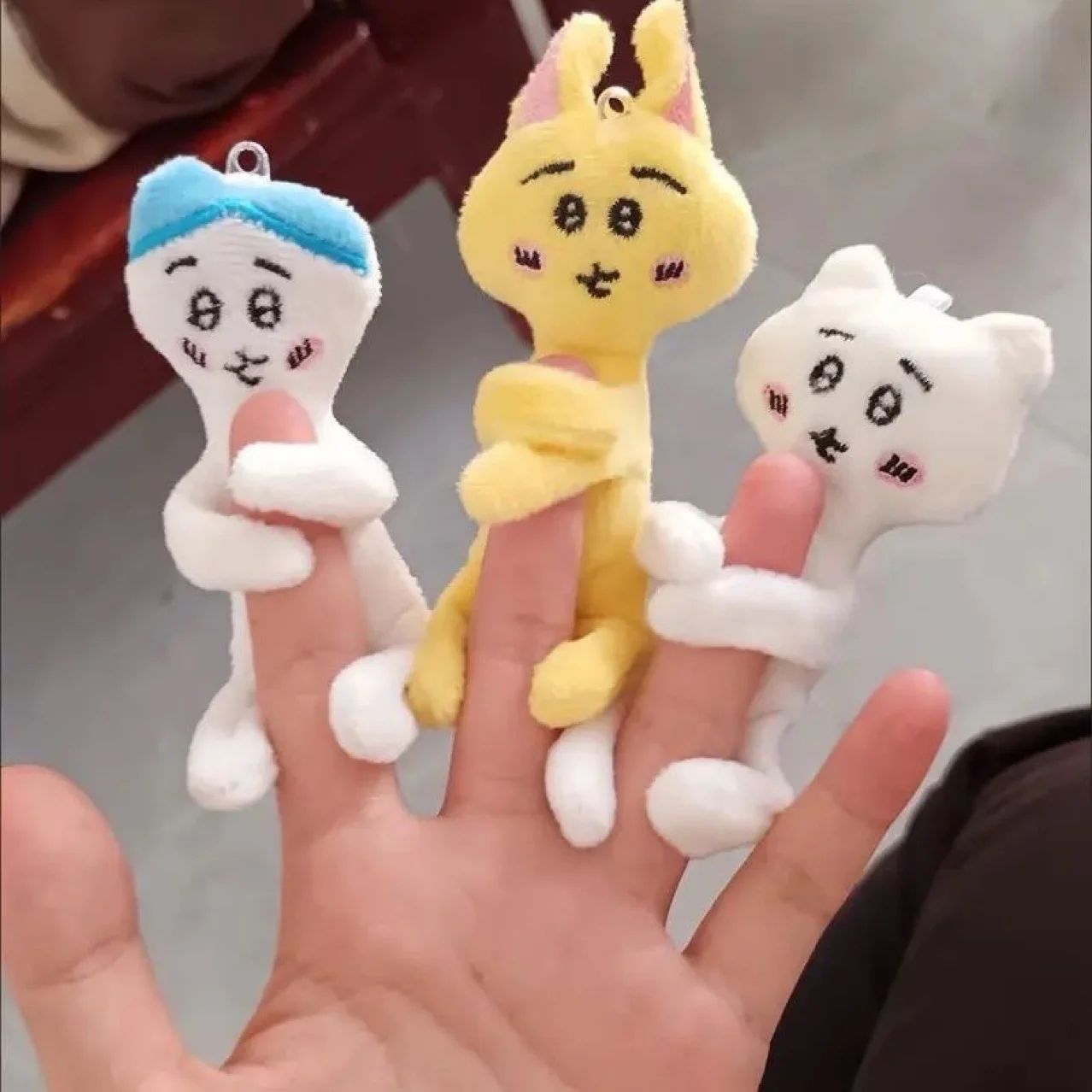 12cm Chiikawa Śmieszna Lalka Pełna Ruchomości z Funkcją Huśtania Anime Słodki Kreskówkowy Pluszowy Dodatek do Kluczy Ozdoba do Torby Zabawka Prezent na Święta