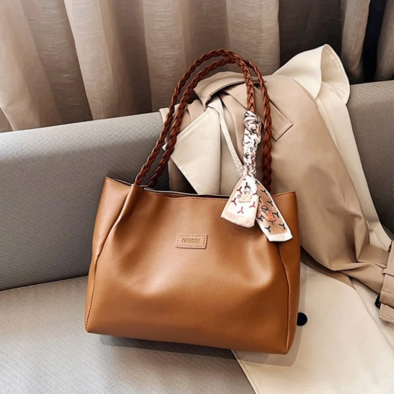 One-shoulder Bag, Retro Hong Kong Style Textured Handbag, Large Capacity, Simple and Casual, Versatile Commuter Bag