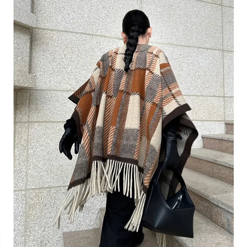 Women Autumn Winter Cape Mantilla Fashion Chal Lady Print Pashmina Warm Cashmere Blend Echarpes Big Size 170*110Cm Coat