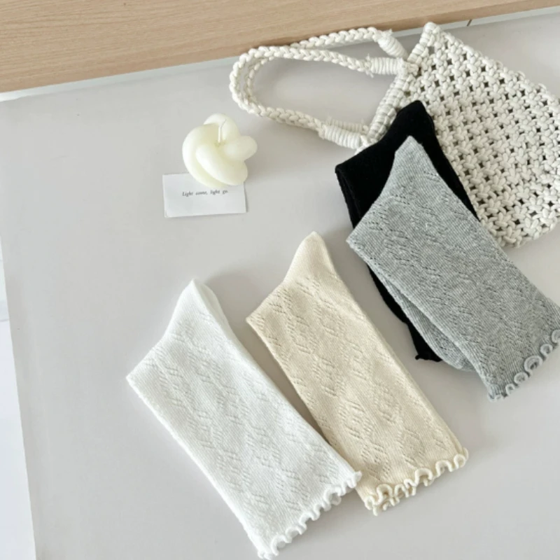 4 Paar Pilzrand-Socken für Damen, Frühling und Herbst, weiße Mesh-atmungsaktive Mittelrohrsocken, atmungsaktive lange Sportsocken