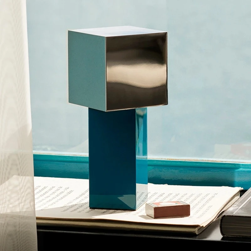 2026 Denmark Autumn New Rechargeable Desk Lamp Cream Style Portable And Exquisite High Beauty Bedroom Geometric Dimming Floor La