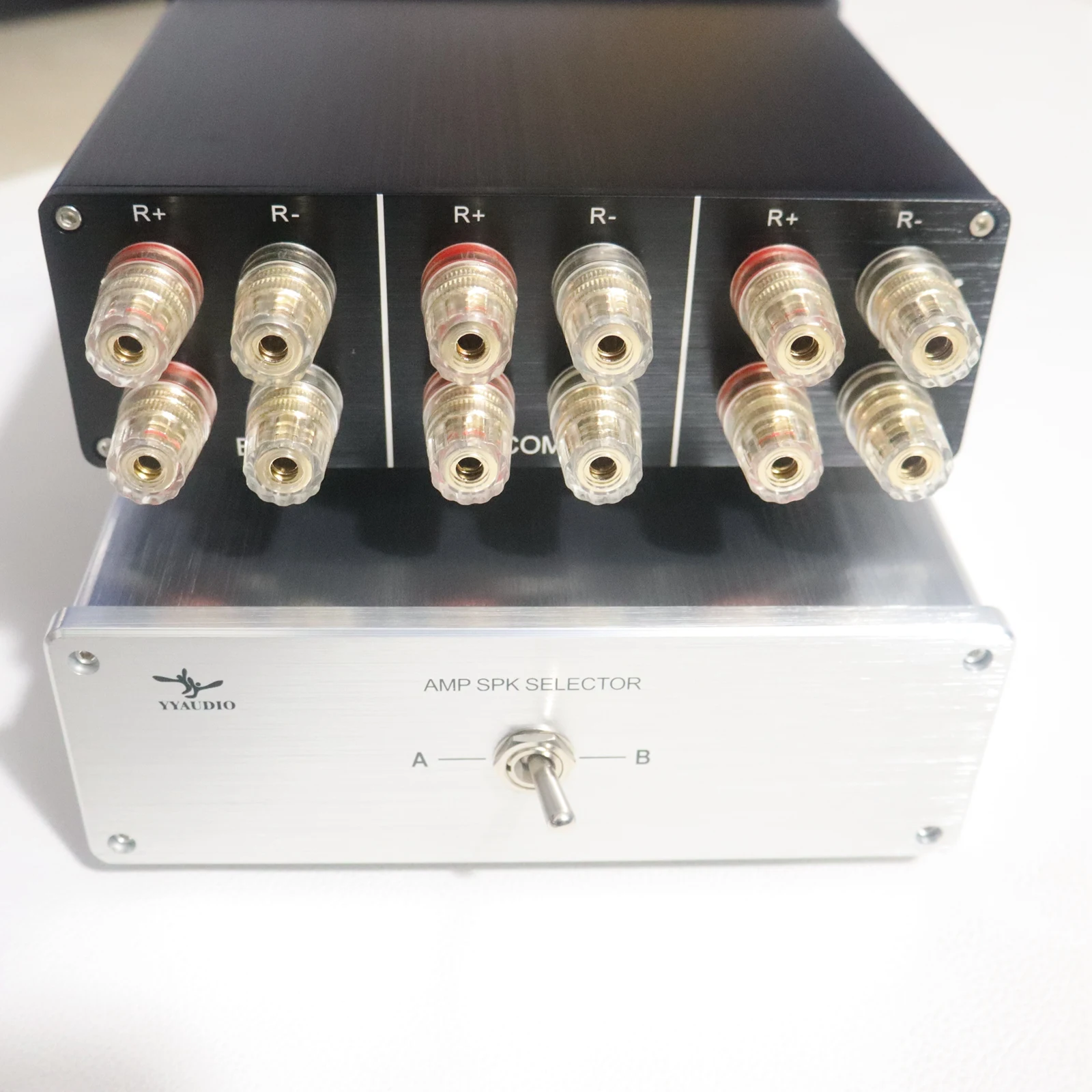 YY audio Premium 2-Wege-Audio-Verstärker-Lautsprecher-Wahlschalter-Verteilerbox, 2 Eingänge 1 Ausgang Schalter für 2 Verstärker oder Lautsprecher
