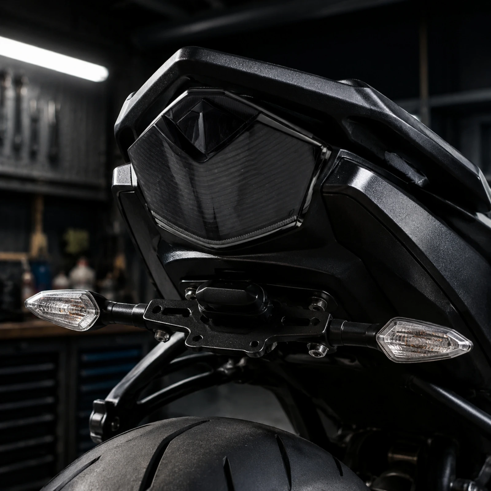 Motorcycle Rear Tail Light Easy Installation Tail Light with Textured Ribbed Lens Long-Lasting Long Lifespan