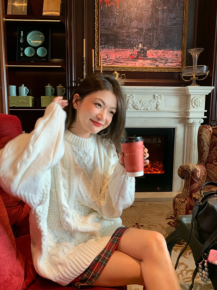 

Loose Women's Knitted Sweater White Twist Autumn Winter Comfortable round Neck Long Sleeve Thickened Casual Style Fashion Design