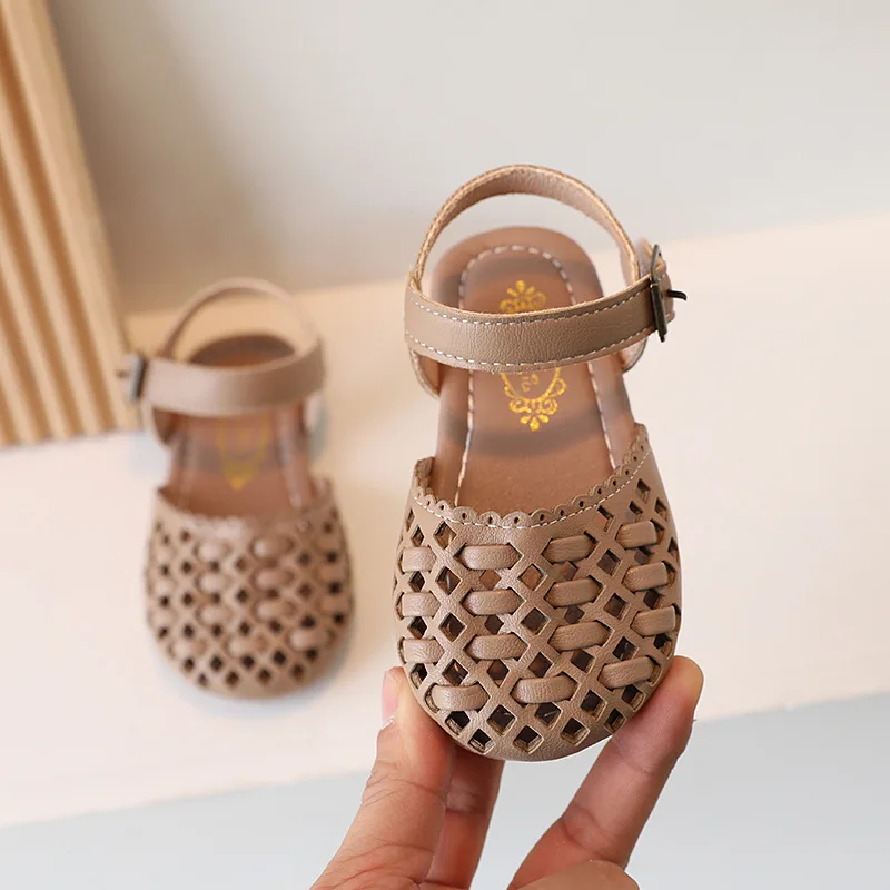 Summer Children Sandals Hollow Out Closed Toe Girls Shoes Soft Sole Breathable Princess Beach Sandals Kids Flat Roman Shoes