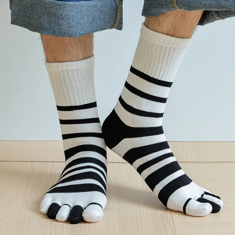 1 Pairs Man 5 Finger Socks Cotton Classic Black White Stripe Zebra Toe Sport Socks Anti-odour Sweat-Wicking Five-Toe Split Toe