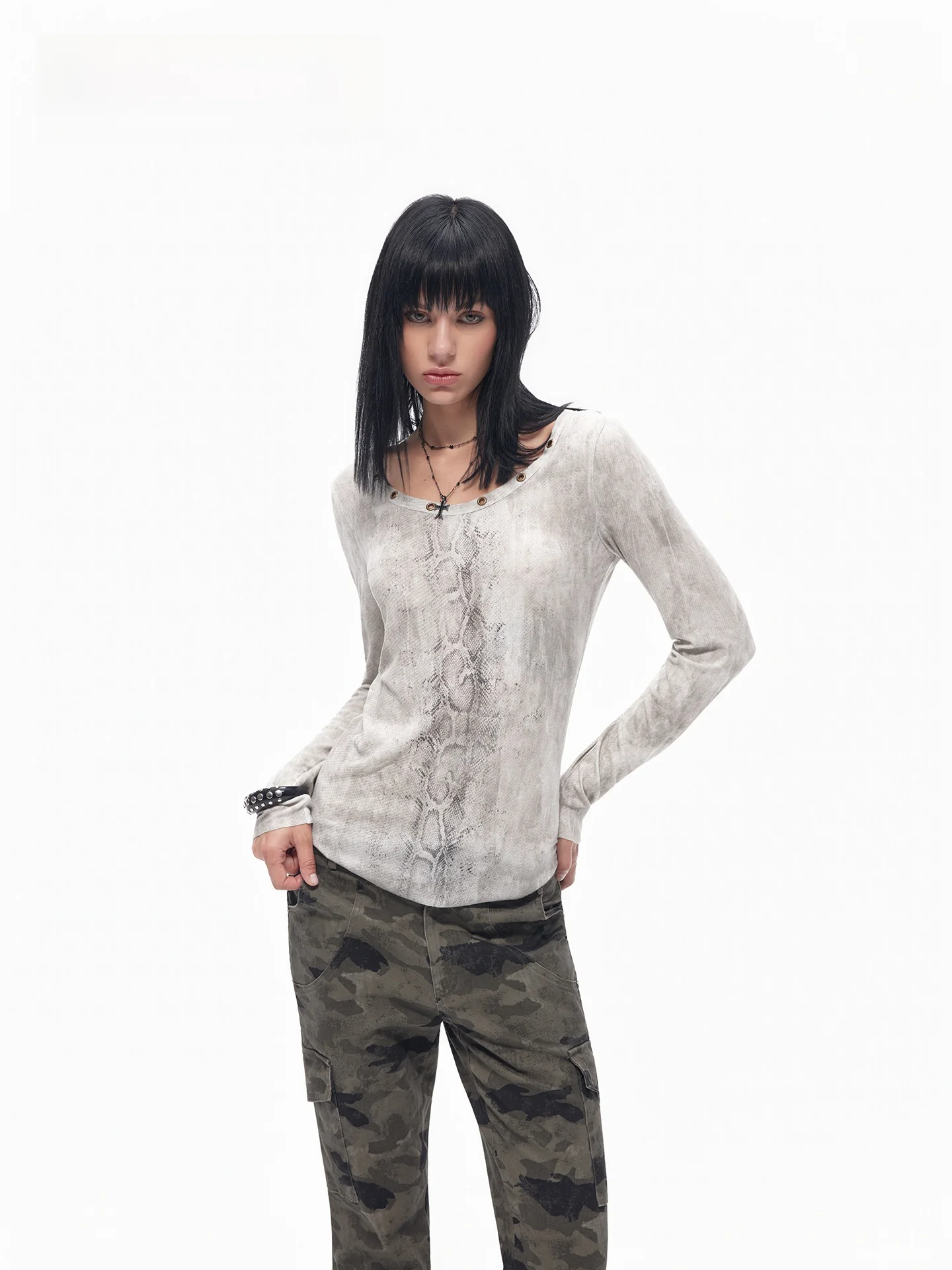 TOOOLAZY Khaki Long Sleeve T-Shirt Vintage Snake Print round Neck Slim Fit Bottoming Shirt Casual Style Standard Version