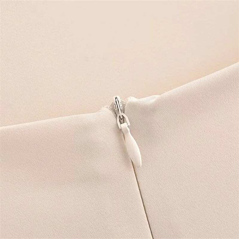 KEYANKETIAN 2024 nowa premiera damska wewnętrzna satynowa sukienka na ramiączkach po prostu seksowna szczupła plisa dekoracja bez pleców z rozcięciem w połowie sukienka do łydki