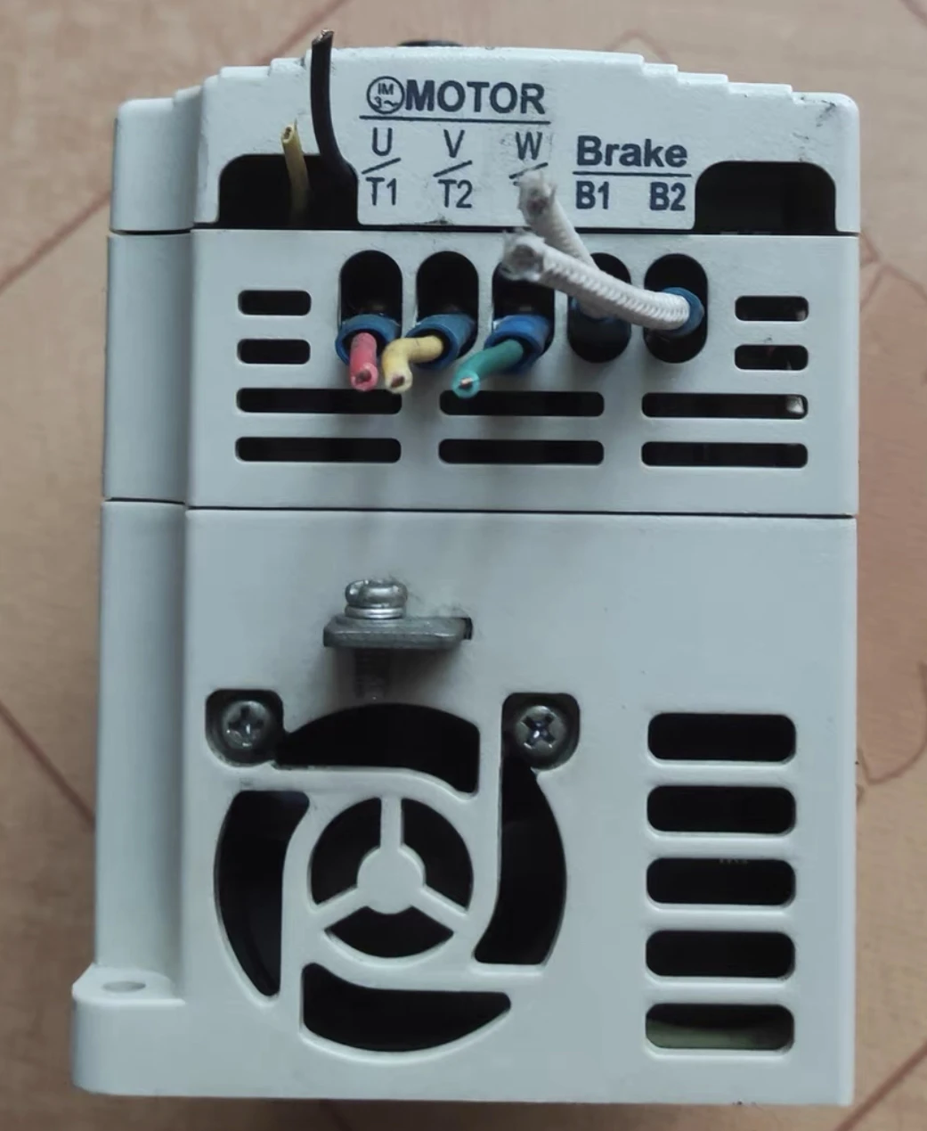 Inversor usado VFD007M21 0,75 W