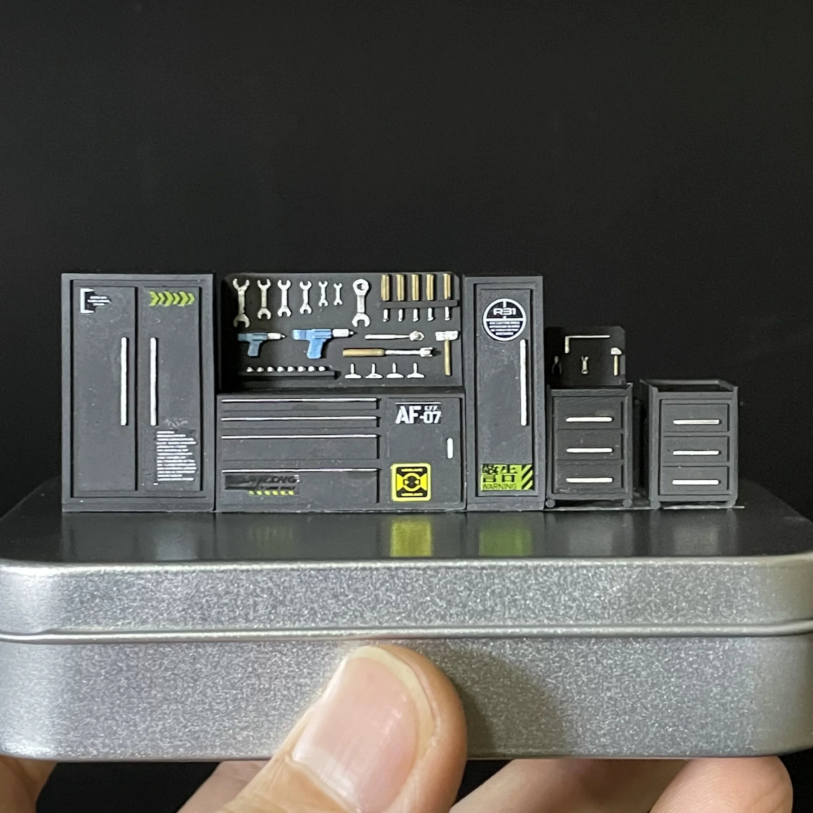 1:64 Auto Modell Garage Werkbank Set Werkzeugschrank Auto Reparatur Werkzeug Modell Szene Zubehör
