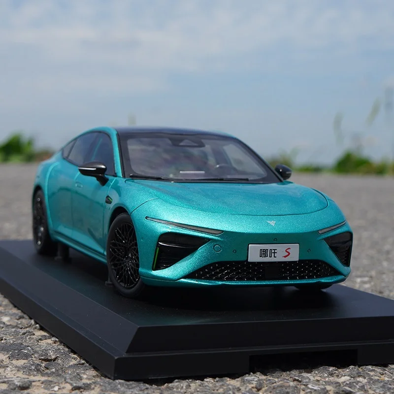 Коллекционная модель автомобиля Нэчжа S из сплава, масштаб 1:18, игрушка-украшение