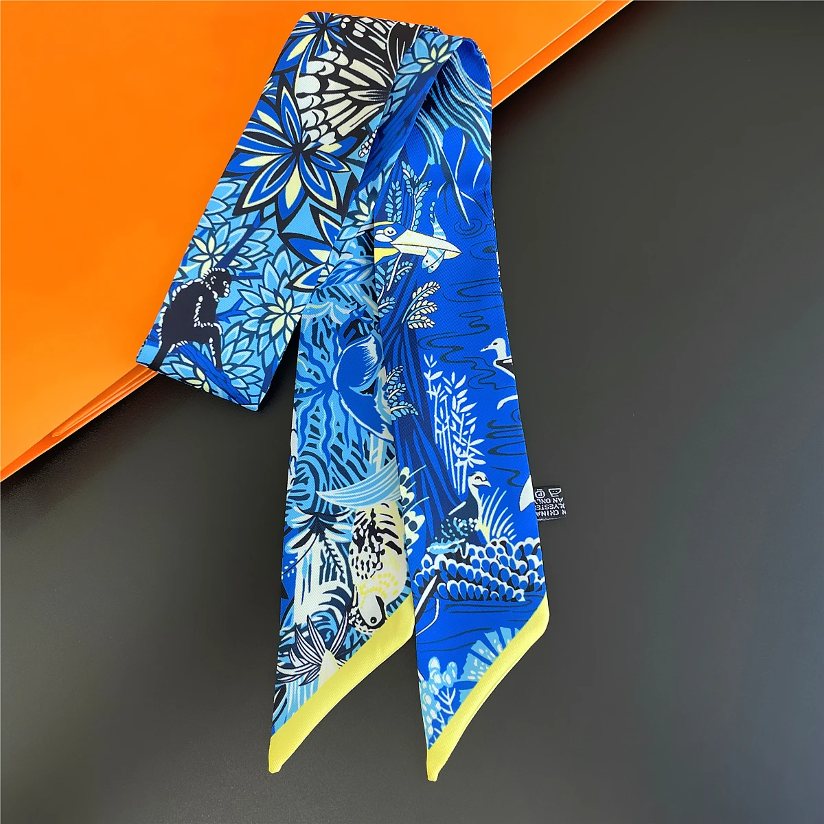 2024 Brand Design Jungle Lion Scarf Women Luxury Silk Scarf Fashion Hair Headband Foulard Skinny Bag Scarves Neckerchief