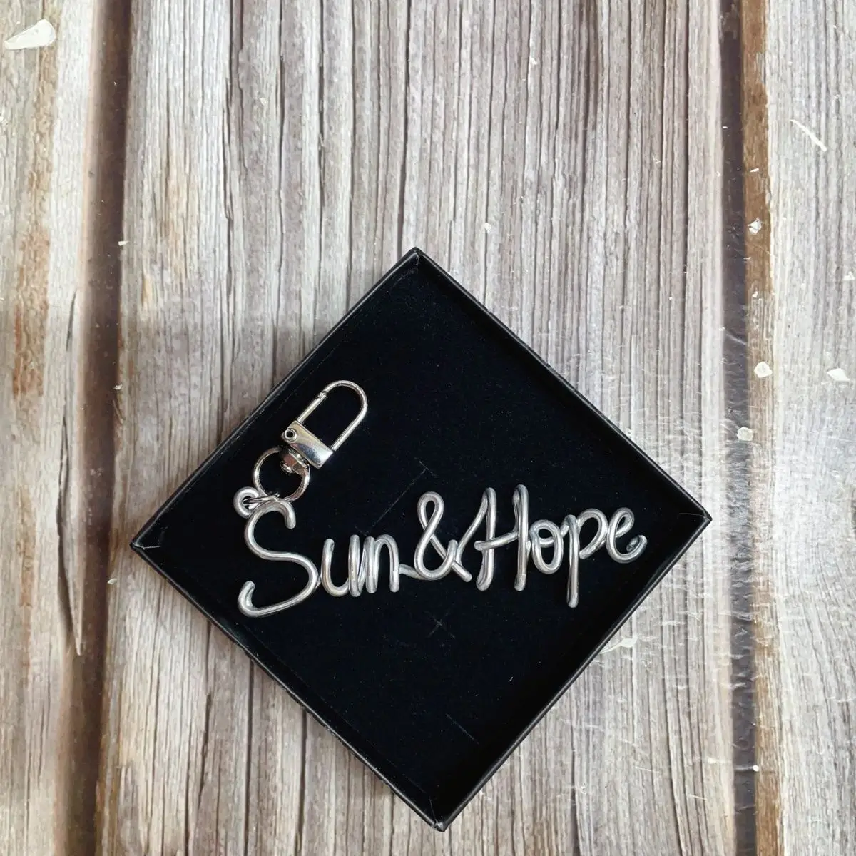 

Custom Handmade Metal Alphabet Keychain & Bag Charm Creative Personalized Handmade Gift