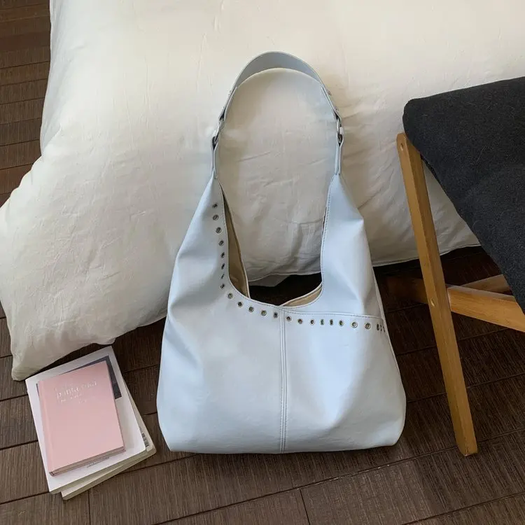 

Korean Casual Commuter Wind Rivet Horizontal Tote Bag Large Capacity Women's Retro High-end Single Shoulder Underarm Handbag