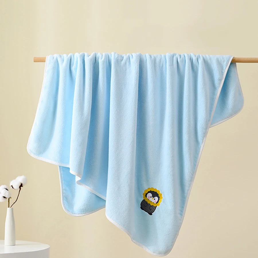 Toalha de banho de bebê de lã coral impressa, sem fiapos, lindo padrão de bordado, textura leve e macia, sensação delicada