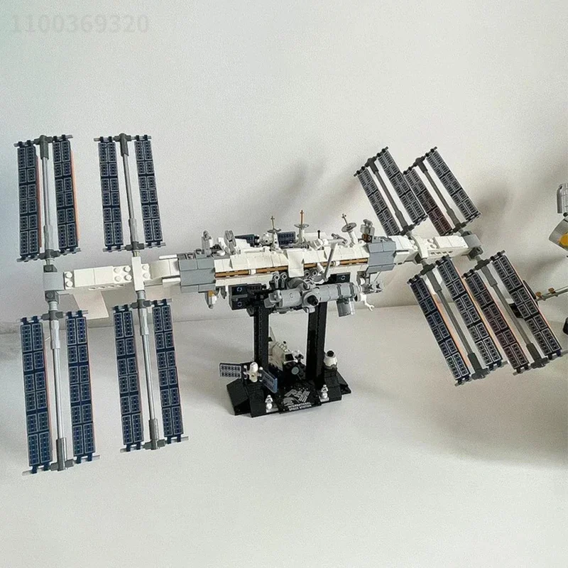 876pcs Ideas International Space Station Building Blocks Kit Bricks Classic Movie Model Boys Toy Children Birthday Gift