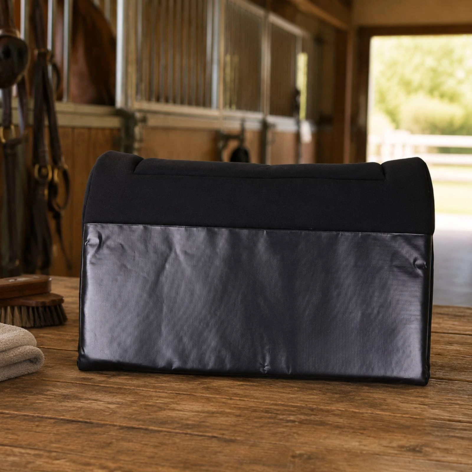 Saddle Sweat Pad Impact-Reducing Universal Saddle Pad with Sponge Core Wipe-Clean for Horse Riders, Everyday Riding, Training