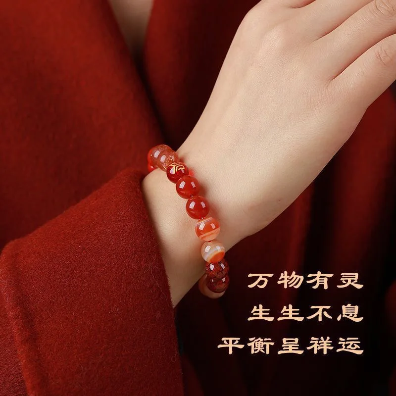 Red crystal bracelet to replenish missing in Five Elements, as is the element of fire and people favor fir